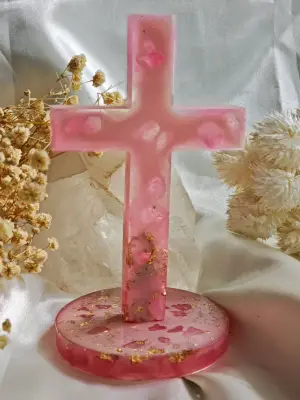 Kříž s křišťálem
